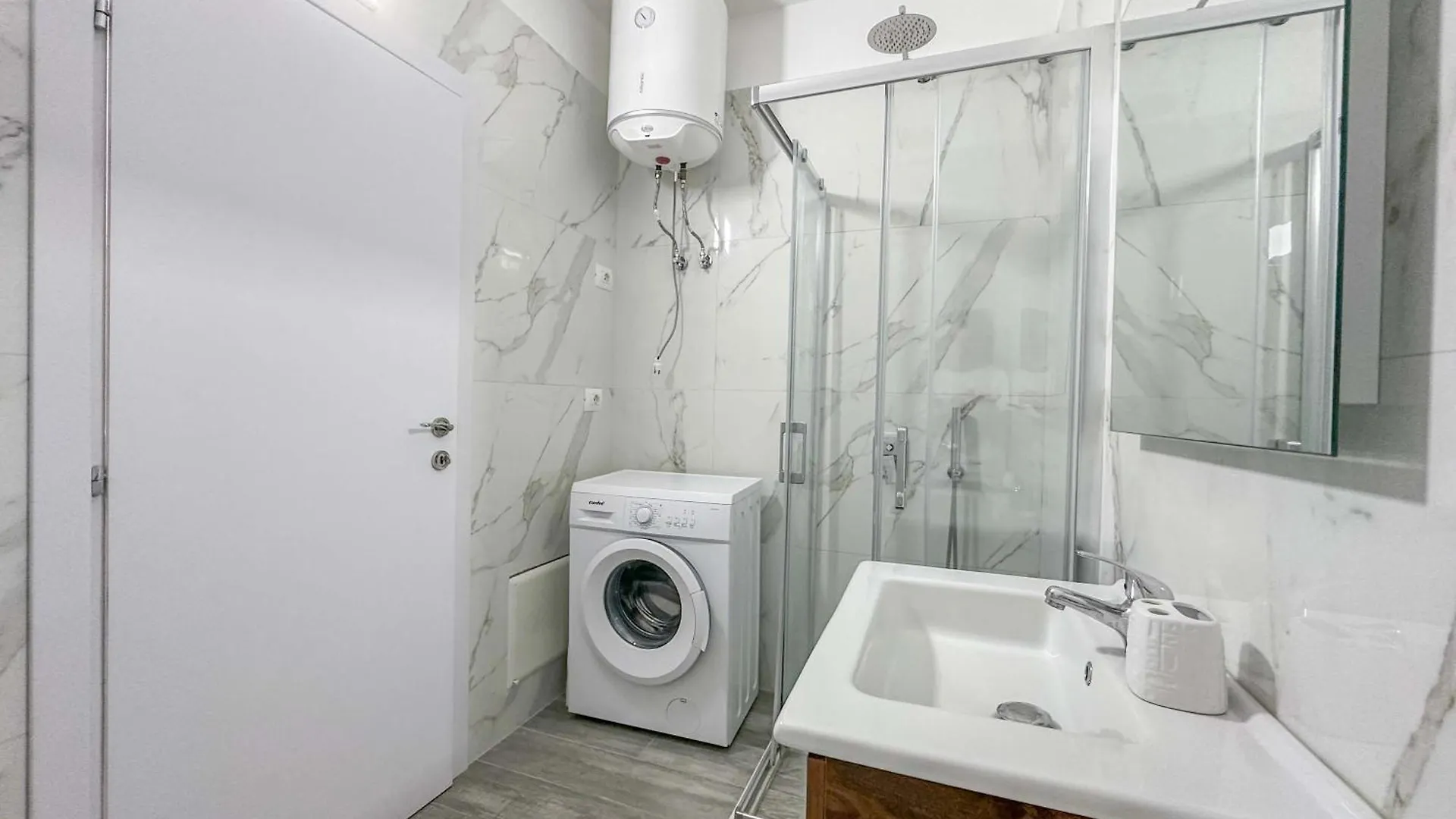 Hotel Interstellar 830 Durrës