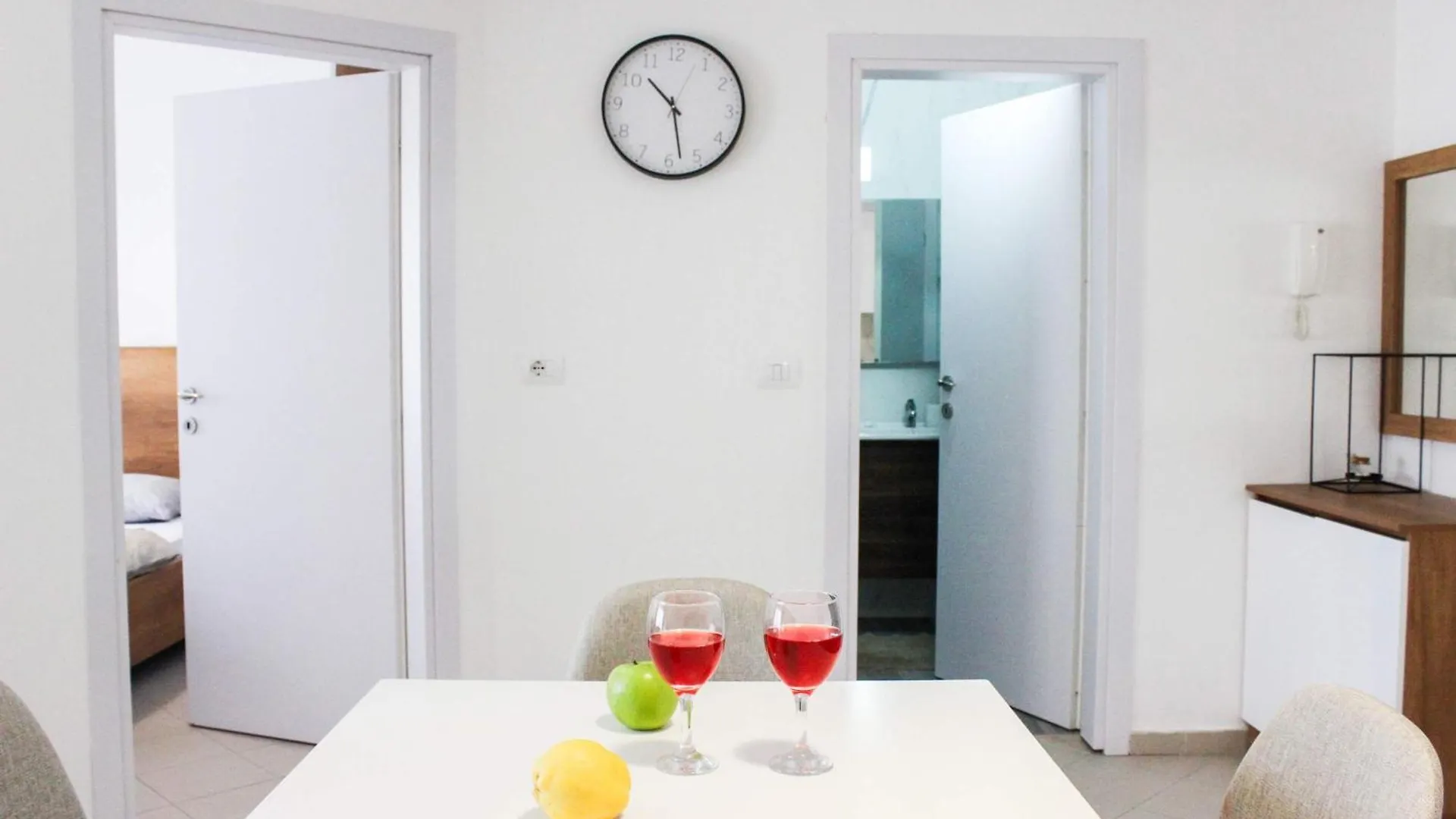 Hotel Interstellar 830 Durrës Penzion