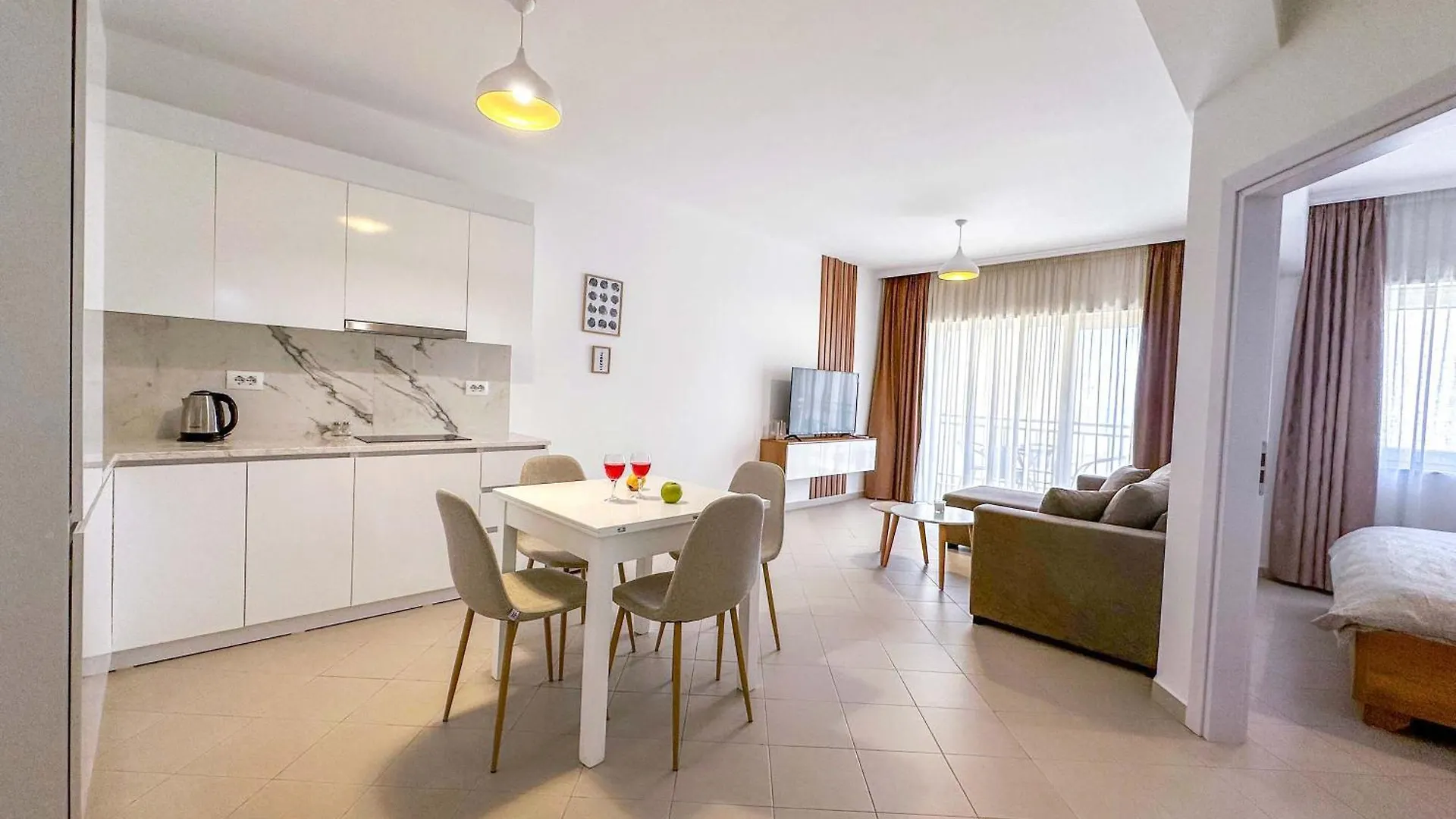 Hotel Interstellar 830 Durrës Penzion